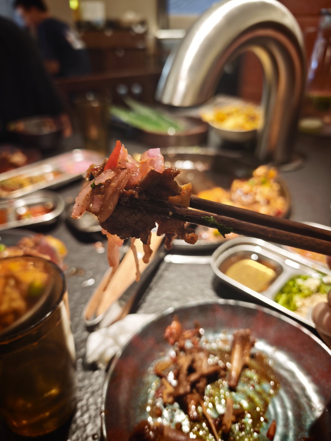 去吃了家云贵川什么的烧烤，感觉还不错，就是比较油腻，很少有吃这么刺激味蕾的东西了