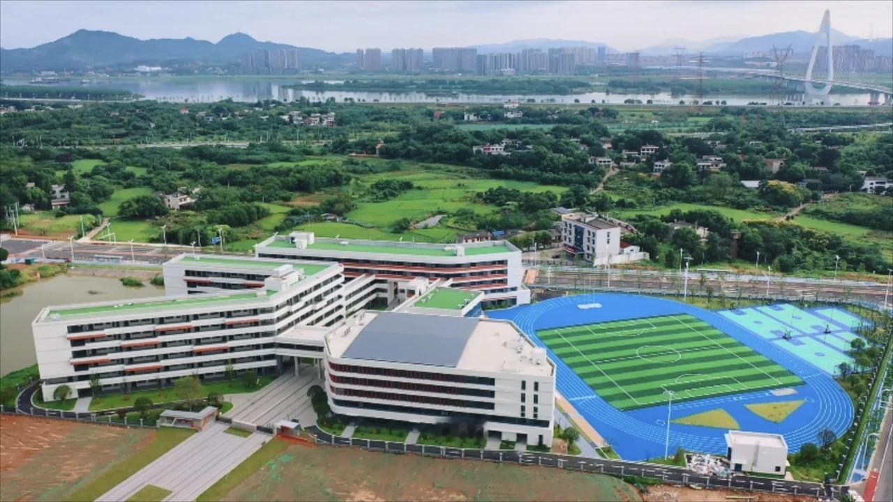 新校启航！师大附中大泽湖学校初中部整装落成，开启新学期篇章
 
金秋开学季，望城
