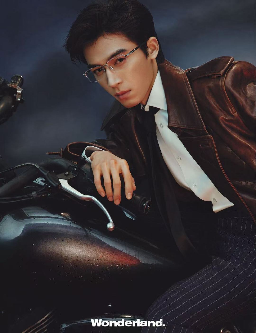 王星越高质感造型 珠宝为衬，格调拉满！王星越开年封的精英感藏不住，高智感与高奢感