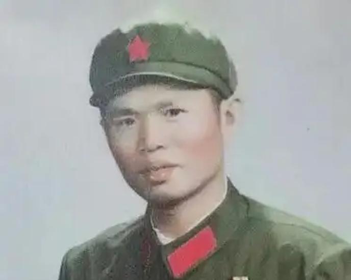 1981年，14军40师120团的政治处主任忽然收到一份结婚申请。看到申请后，他