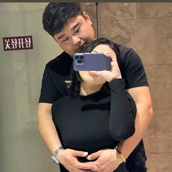 全球每年因饮酒导致的死亡人数约为300万人，其中中国约占70万人。这一数据基于世