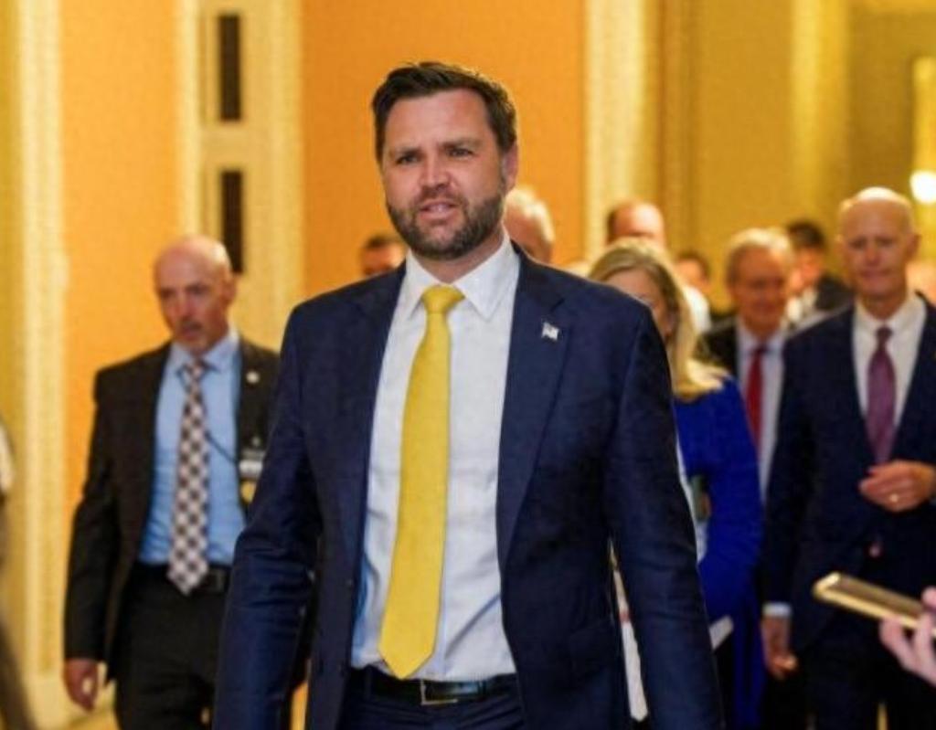 美国副总统万斯忍无可忍地发出警告：如果有一天中国在高科技领域超过了美国，那错不在