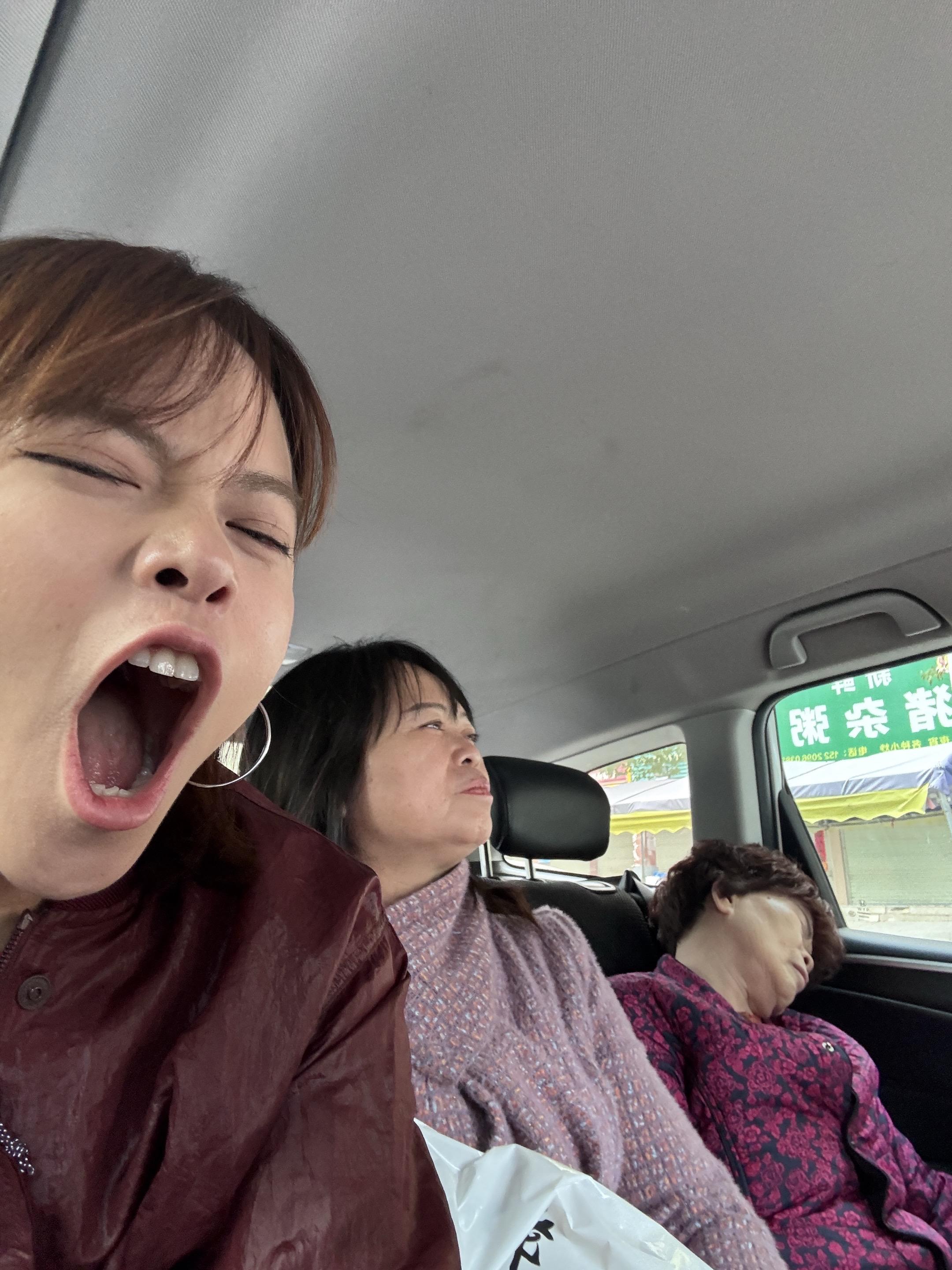 过年的举起手机和放下手机的时刻 不敷衍老妈的问题 不追求小朋友的成绩 ...