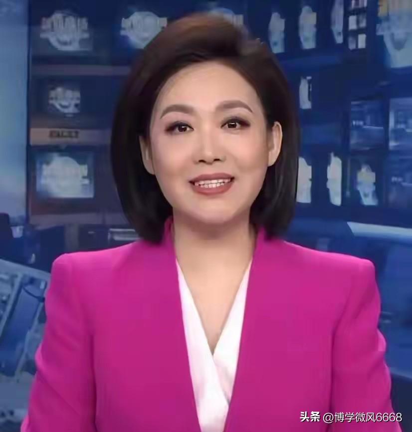 这是央视比倪萍有气质的一个女主持人，不仅能力出众，还能说会唱，多才多艺，长着一张