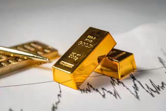 金价突然跳水，手里有黄金的人该慌吗？
 
最近黄金价格跌得有点猛，之前把它当“避