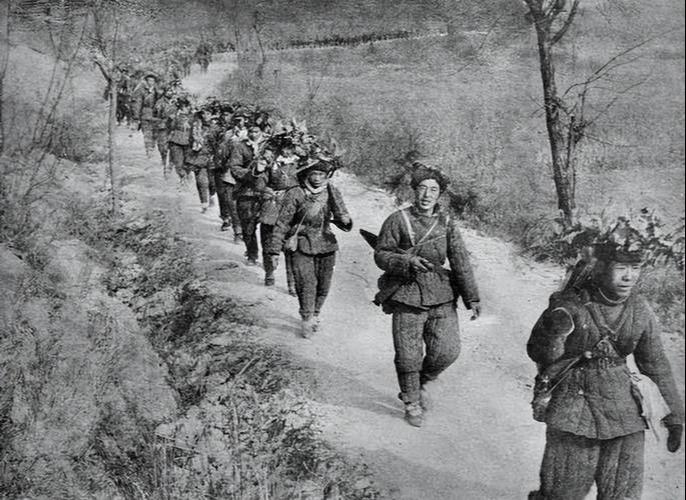 老狼原创，熊兵爆发。国军起义部队五十军竞第一个占领了汉城，世界皆惊，蒋介石嘴巴也气歪了。这面子怎放呢抗美援朝军迷发烧友 