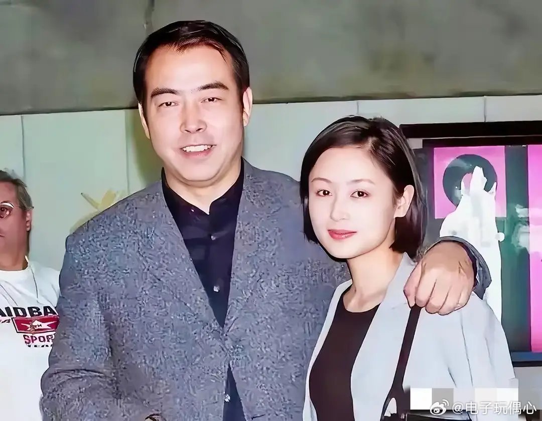 这是陈红与陈凯歌在美国登记结婚时的一张老照片 拍摄于一九九六年 