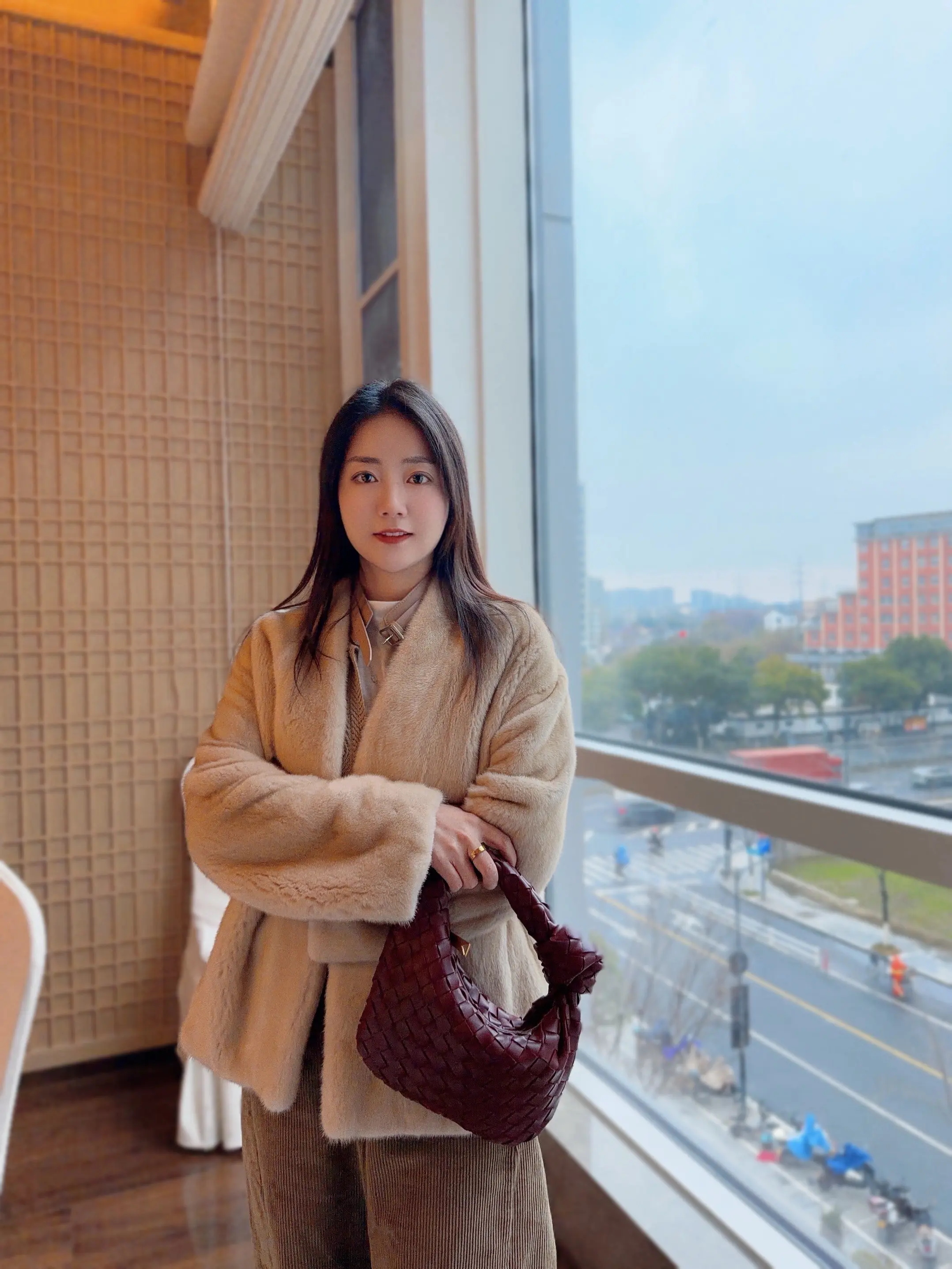 气质是装不出来，气质是往那一站，不用张嘴就能让人感觉到，要么读了很多书...