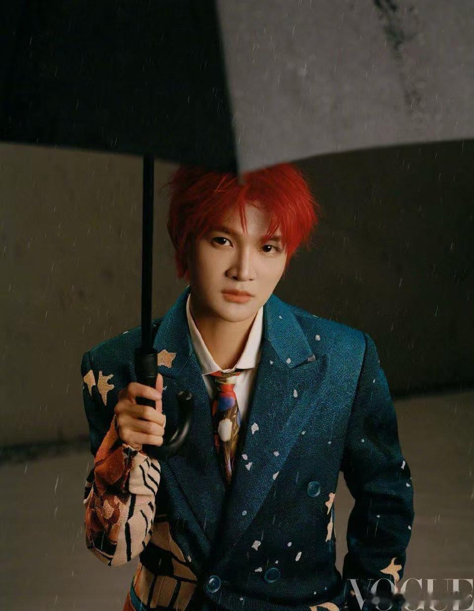 周深大鱼变大马 辽宁春晚这一段我要循环播放，周深唱到一半突然改词那瞬间的表情太灵