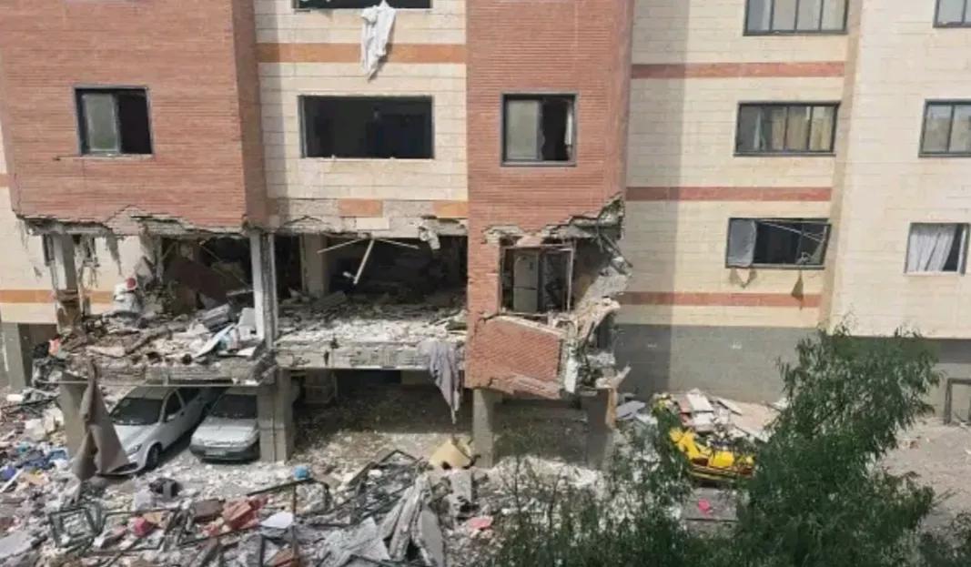 塔斯社报道，当地时间24日，塞瓦斯托波尔市市长拉兹沃扎耶夫证实，该市一栋居民楼当