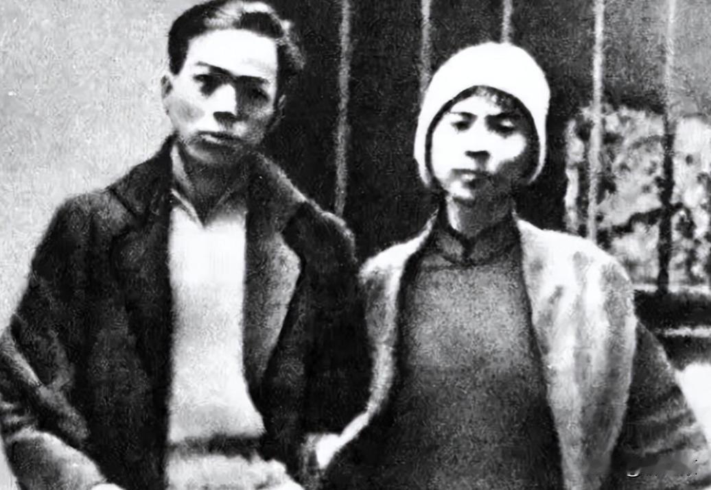[微笑]1928年，在敌人的监狱中，这对夫妻受尽各种酷刑，将要被处刑，此时敌人询