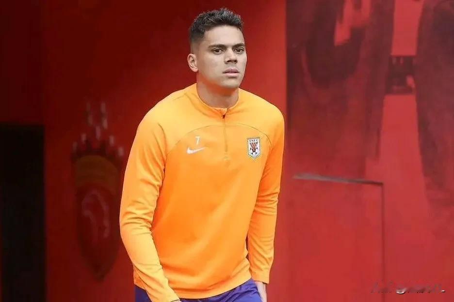 帕托受重伤恐赛季报销，大概率他对泰山队的贡献也就此截止。
  印超金靴就是个笑话