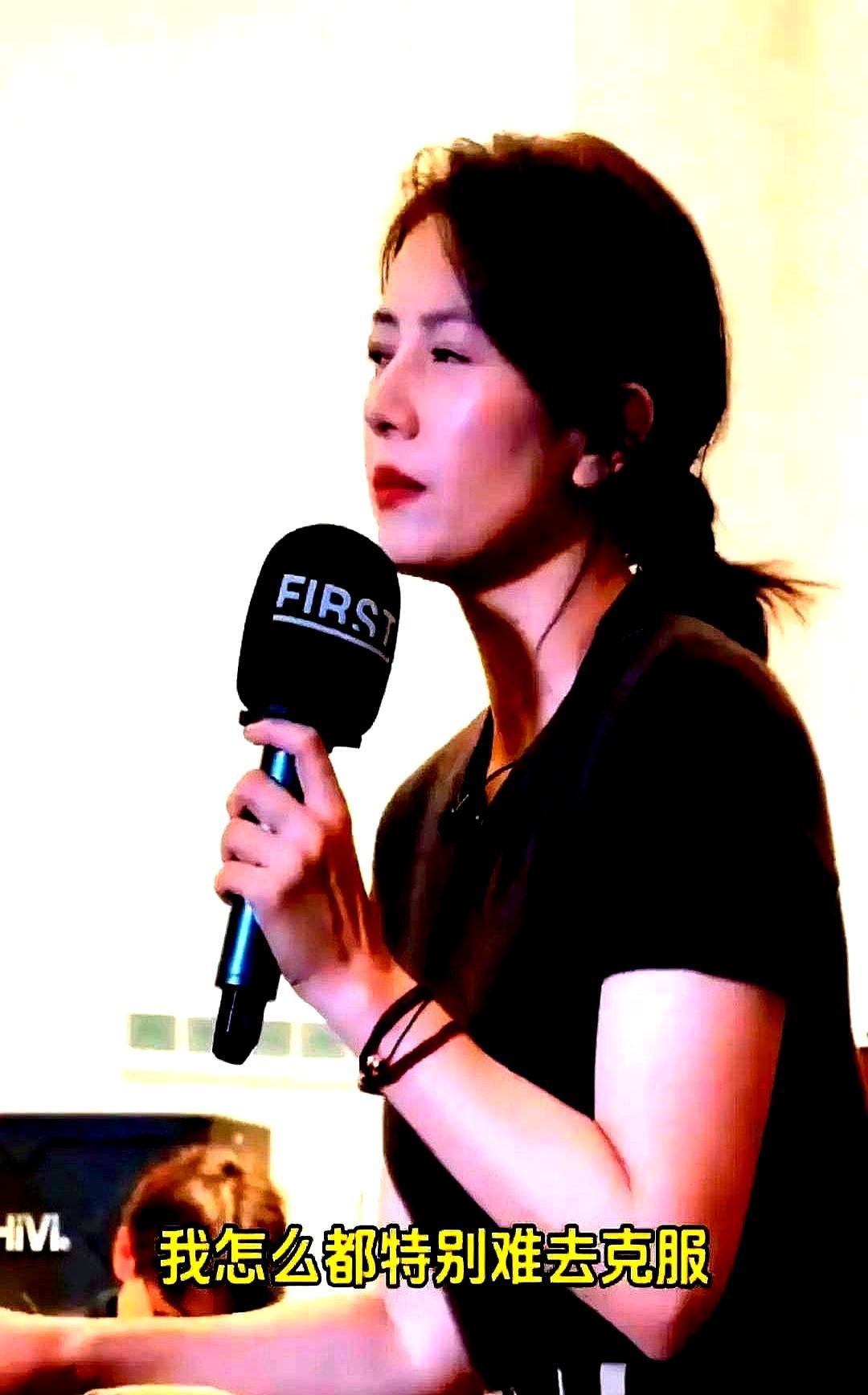 高圆圆一句话，戳破了多少婚姻的假象。
 
2026年新节目里聊到赵又廷抽烟的习惯