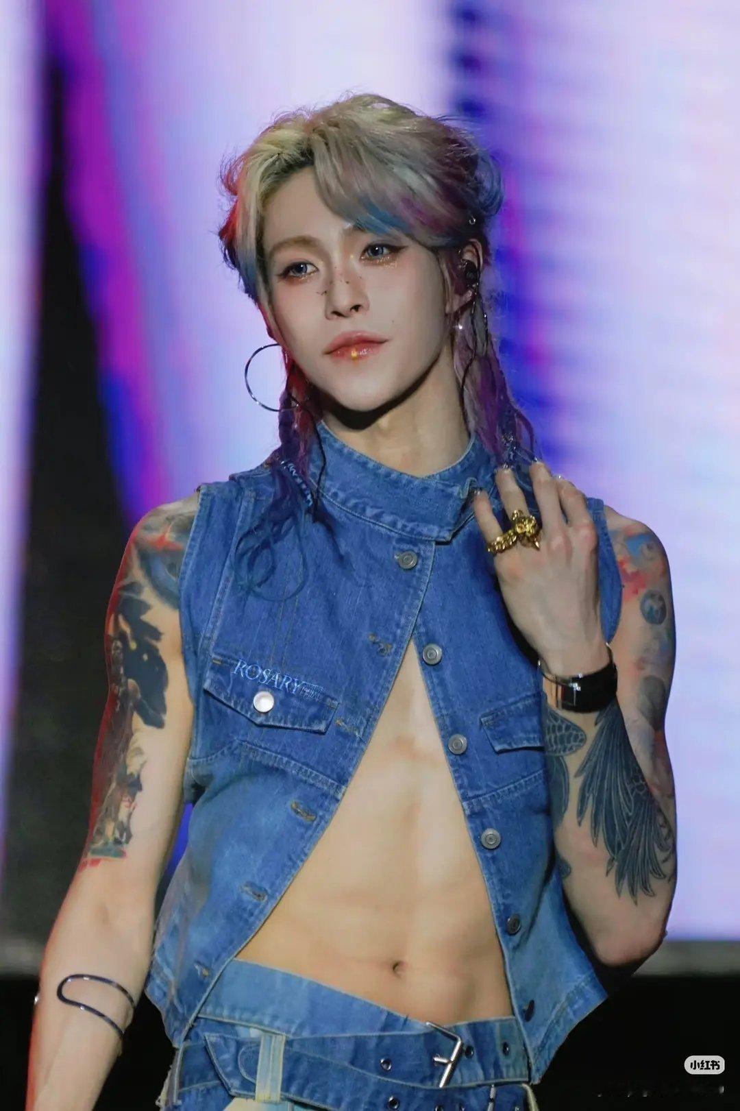 这在内娱算是最顶级的自嬷了吧 