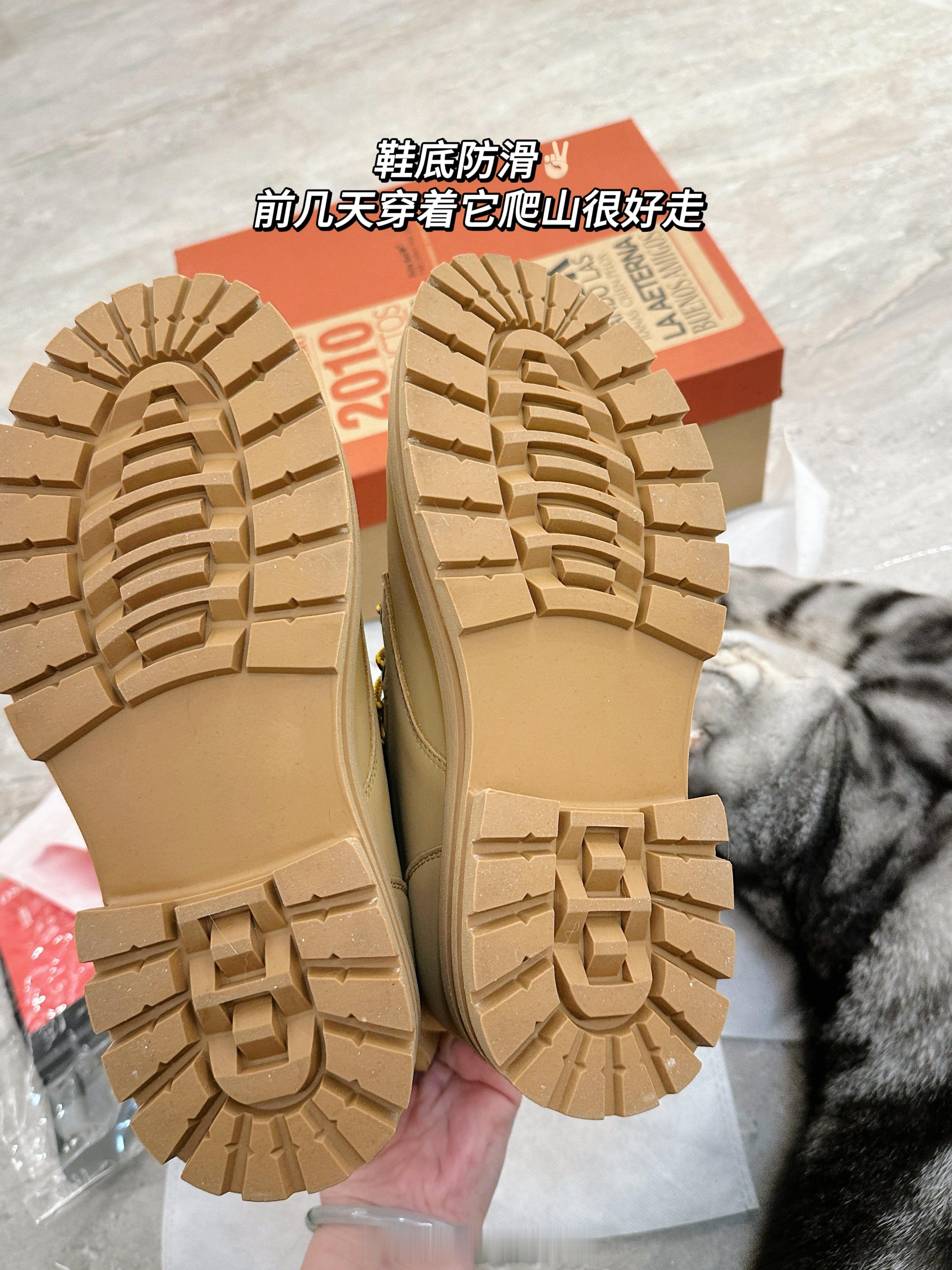 咱就是说这个大黄靴只要你喜欢矮子乐穿着风格是喜欢卫衣➕裤子的中性风腿粗，那就试试