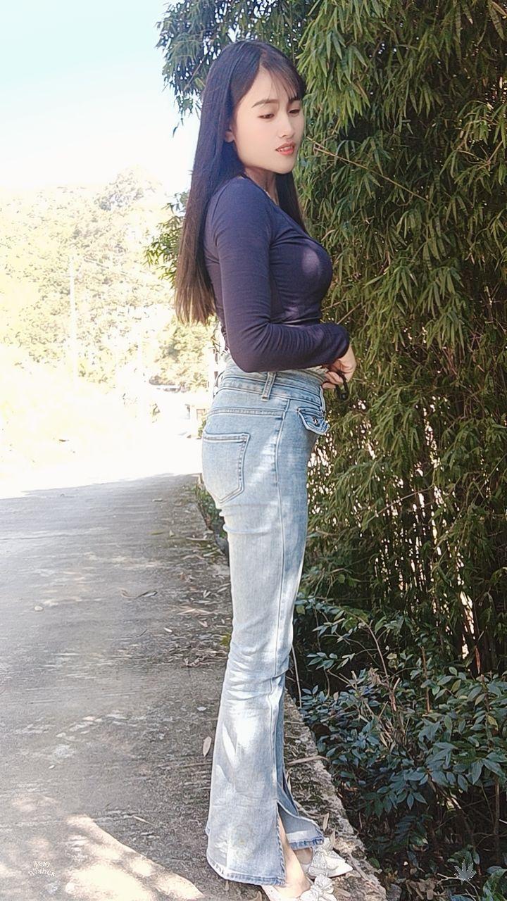 长发及腰的小姐姐 牛仔裤穿搭 山里姑娘