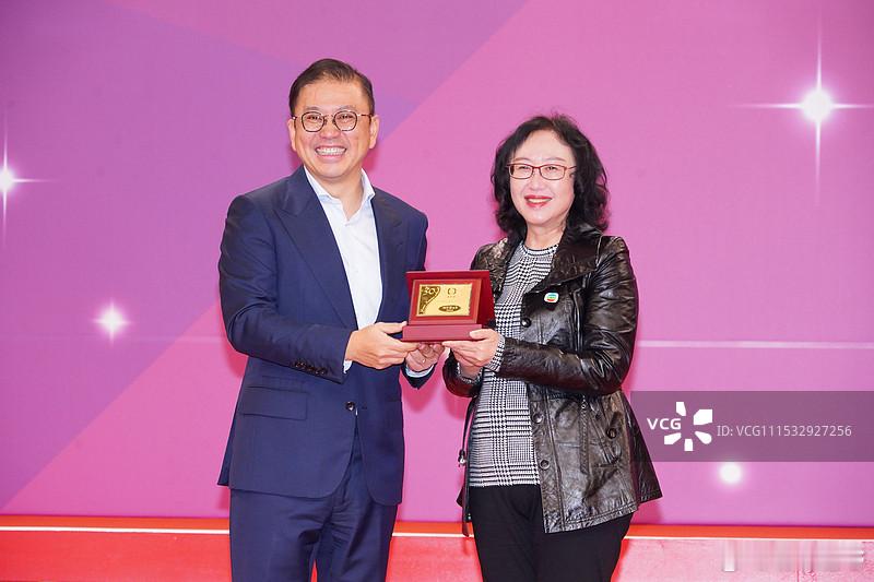 足本访问丨TVB制作部高级经理何小慧领取30年服务金牌 回顾职业生涯狂升起码9级