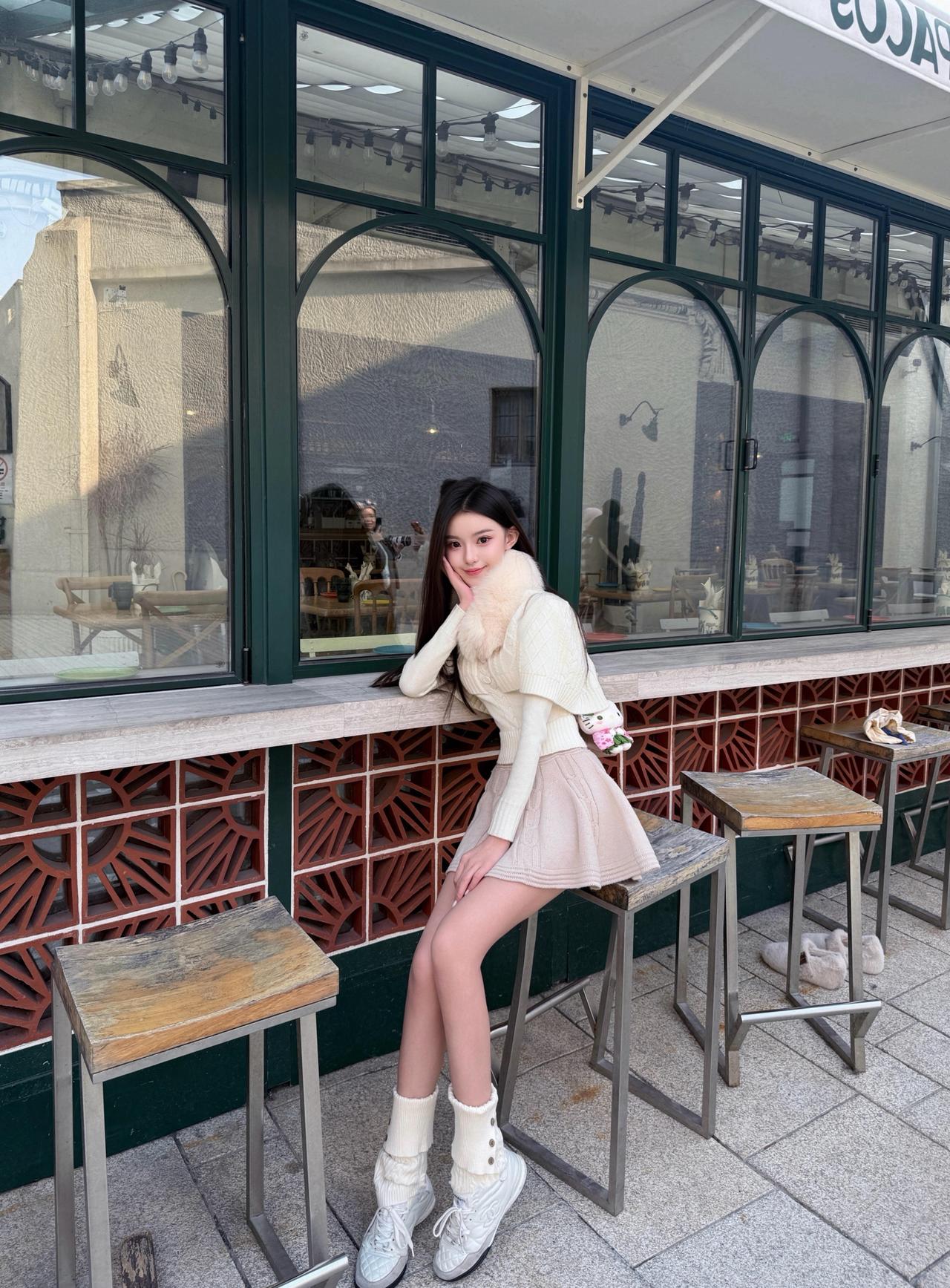 看似很乖 实则更乖。
女人如何穿出含蓄的性感?