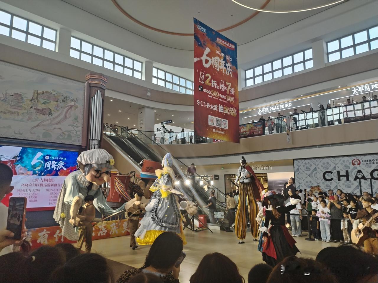 乌鲁木齐杉杉奥特莱斯，估计是市内为数不多几个奥莱生意最好的。每次去那停车场都是满
