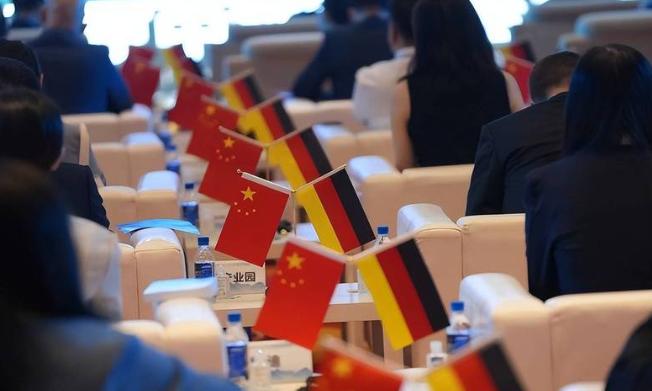 [微风]大反转！中国又超美国，成为德国头号贸易伙伴。

德国统计局刚公布的一组数