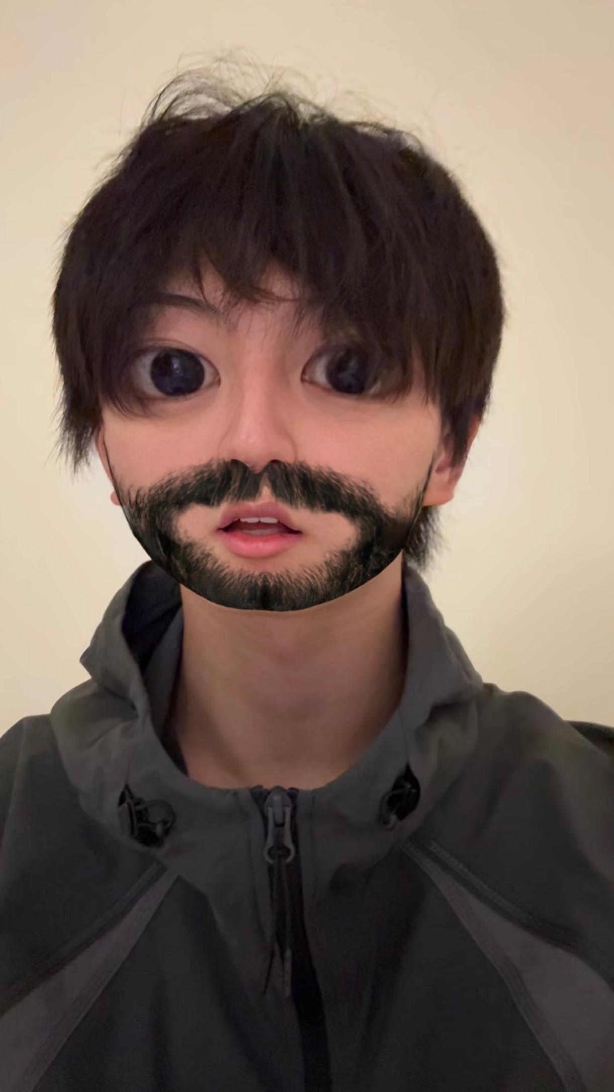 哪来的胡子小恩恩 咋这么可爱啊 