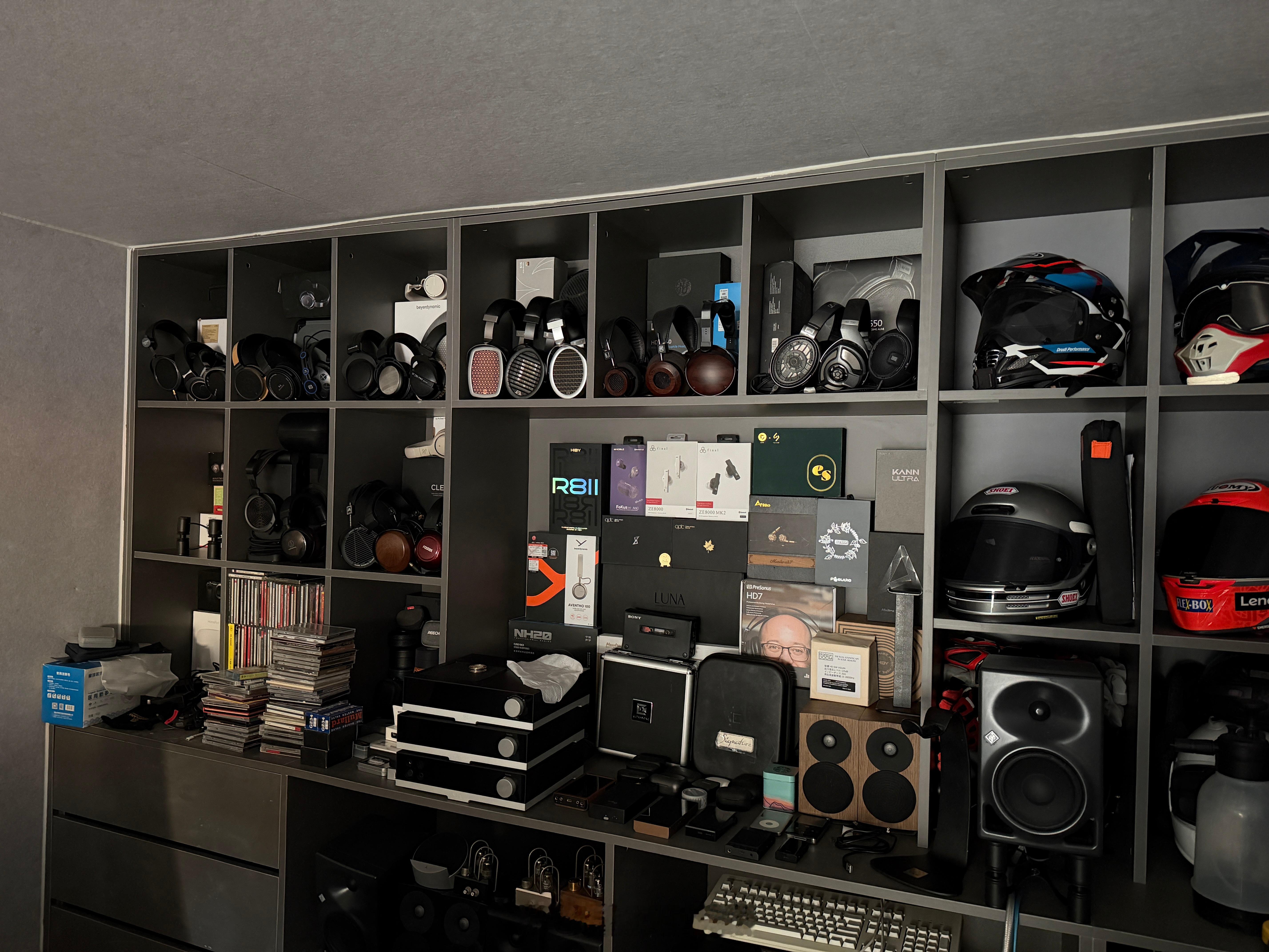 今天开始把家里的各种音频玩具搬往 ，打包了十来个周转箱，第一箱摆放完感觉小屋就已