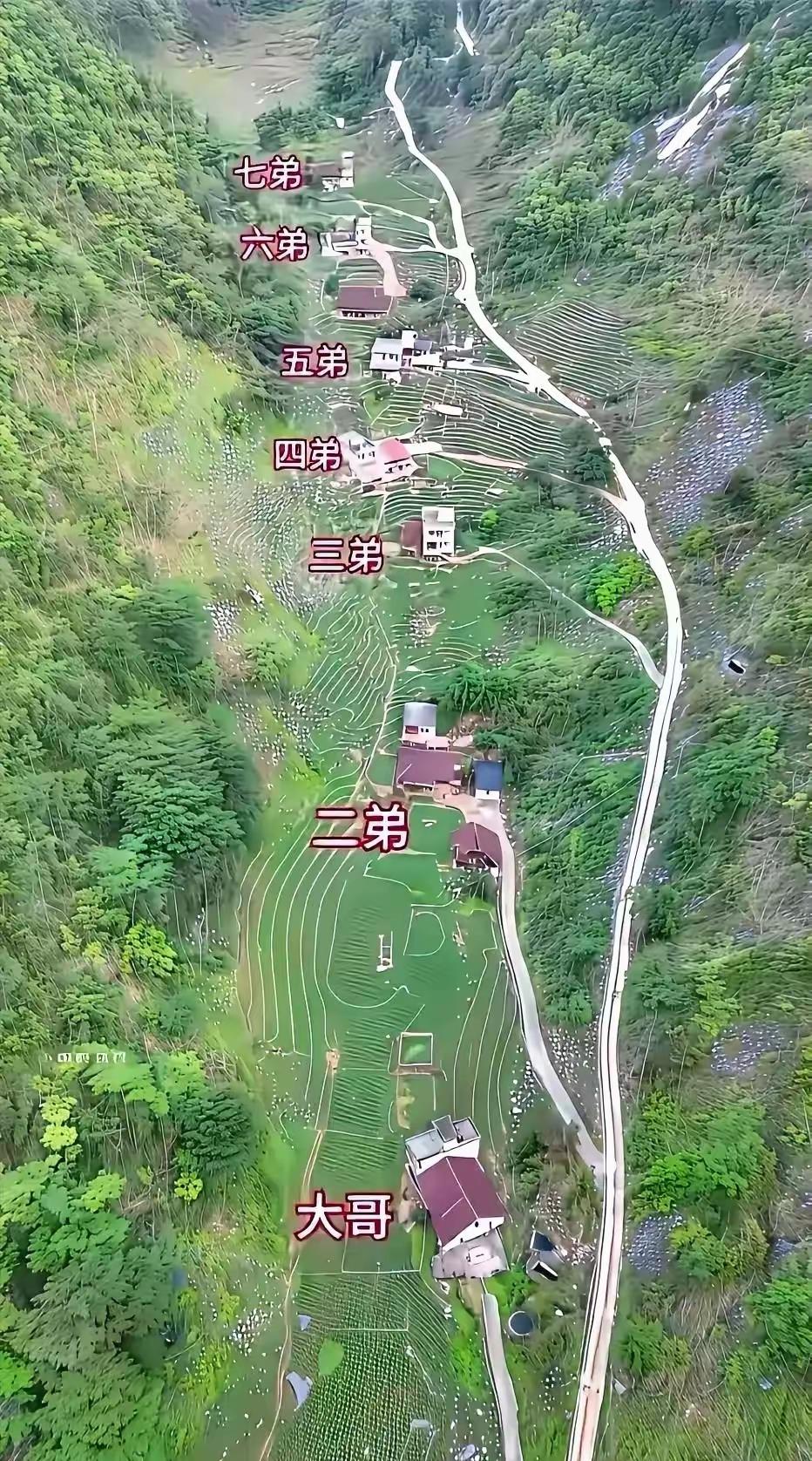 好美！
深山峡谷，七户人家沿山谷分布，像“瓜藤式”布局。
蓬勃发展、生生不息、开