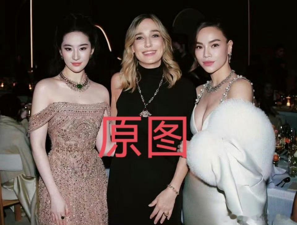 刘亦菲在个人ins发布活动照时，将三人合照中的越南女星裁掉，只保留自己与宝格丽新