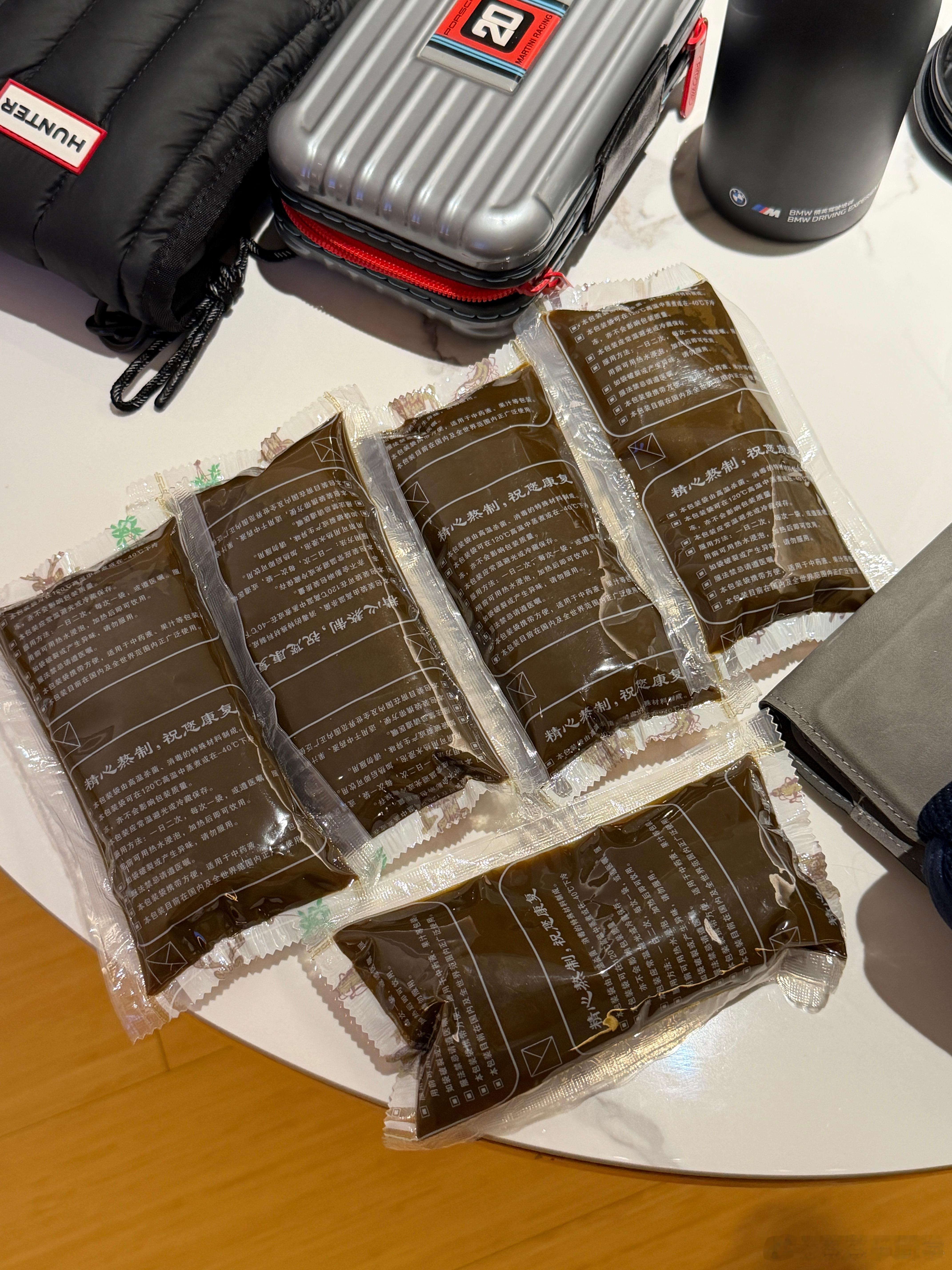 折腾了一下午，这个点了才开到张北，最近睡觉有点盗汗，大夫说我阴虚，带着五包中药来