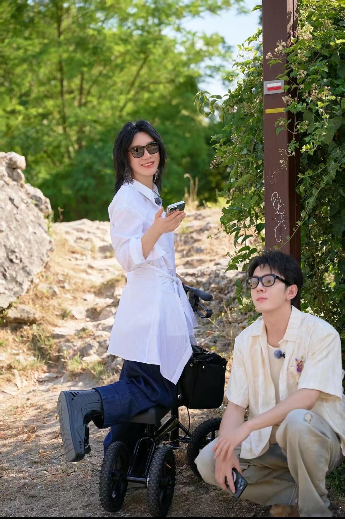 尚雯婕李佳琦人丢了也丢人了合伙之旅突发小插曲！队员不见钱财也失踪，尚雯婕李佳琦急