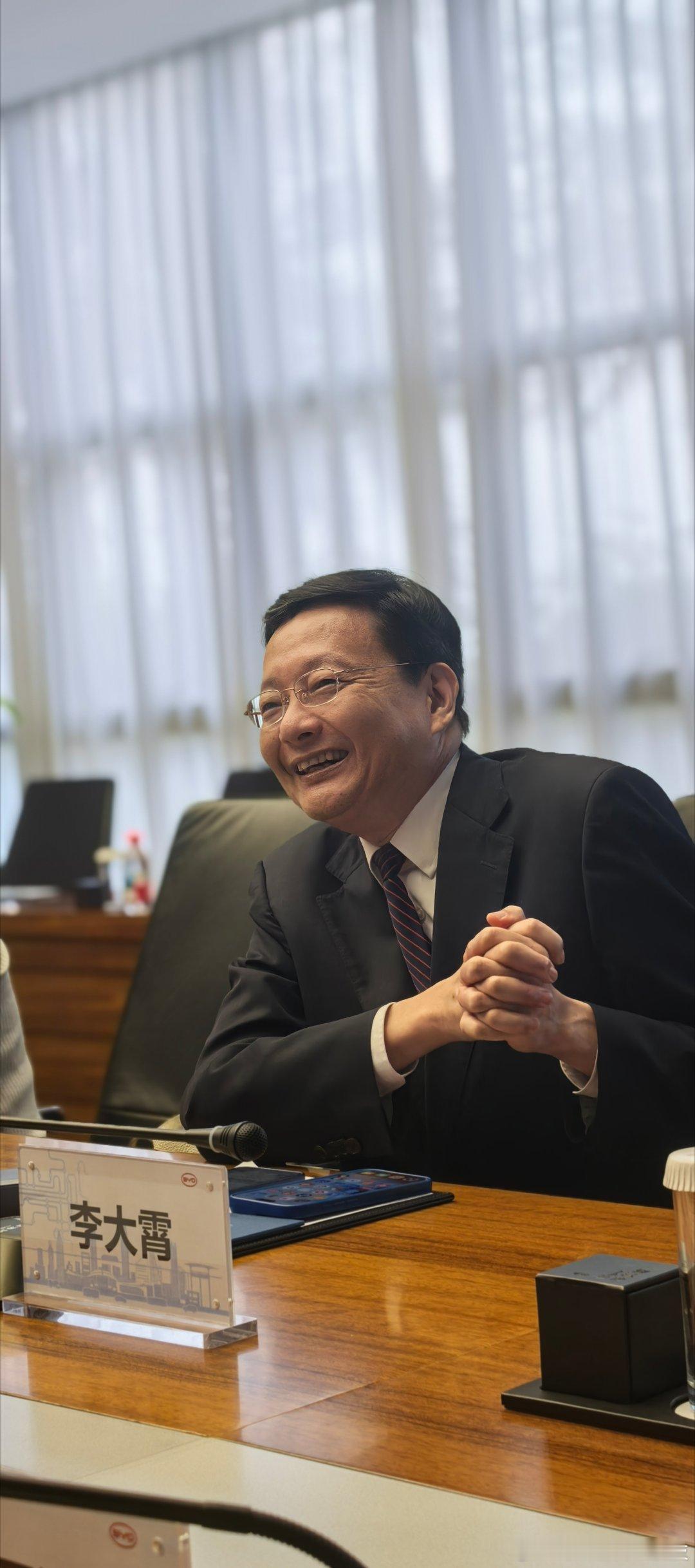 老师和比亚迪高管探讨智能驾驶的问题。 