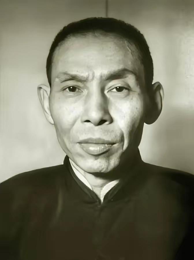大律师秦联奎到杜月笙赌场玩，输了4000块大洋，没钱支付了，只好开支票抵债。谁曾
