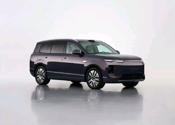 【比亚迪海洋旗舰 SUV 海狮 08 内饰全球首秀，有望 8 月上市】比亚迪汽车