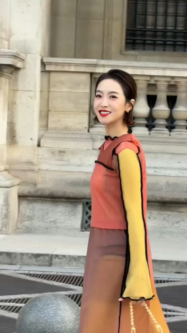 宋茜 Victoria女王 Victoria女王入场，请尖叫[嘻嘻]今天的造型怎