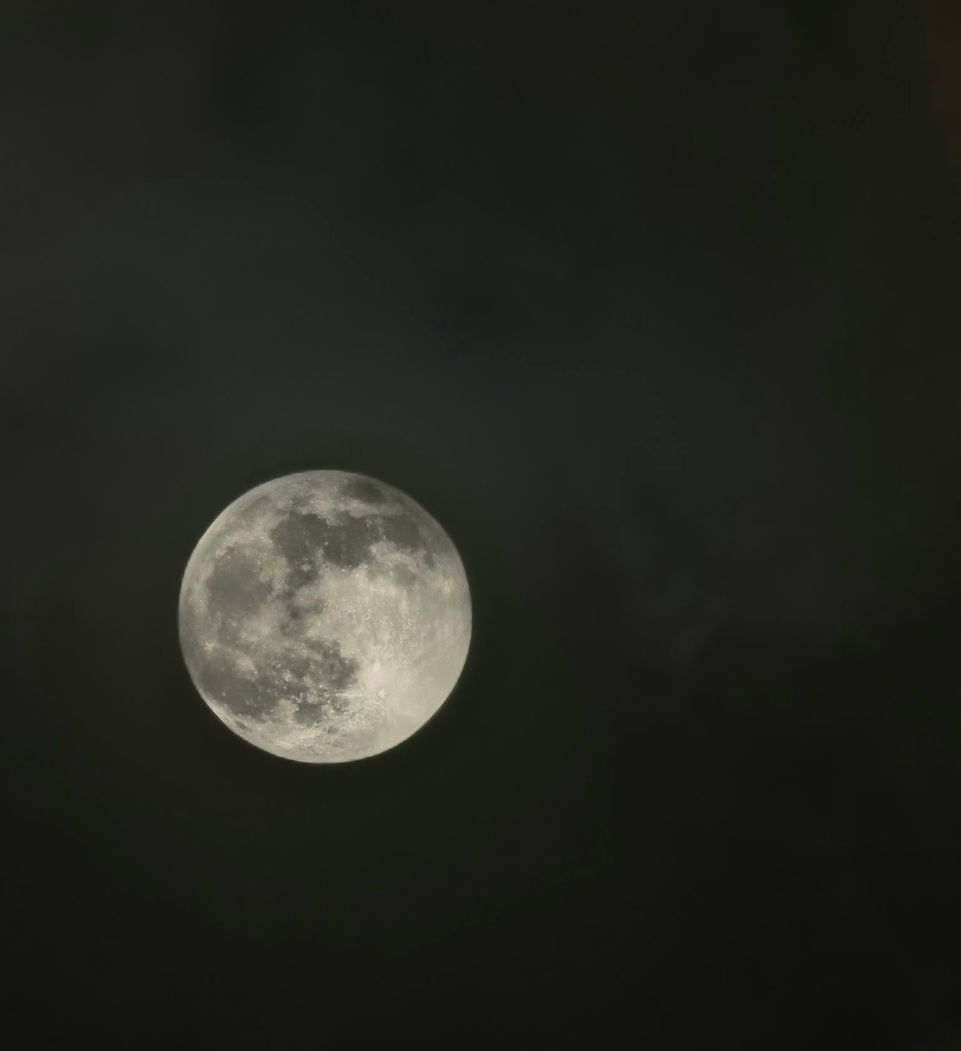 超级月亮十五的月亮十六圆十七的苹果一万元～来，看看你们今晚拍的超级月亮[来] ​