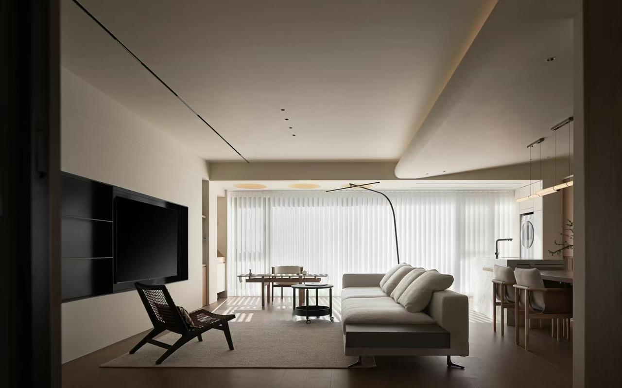 现代极简，明快简练