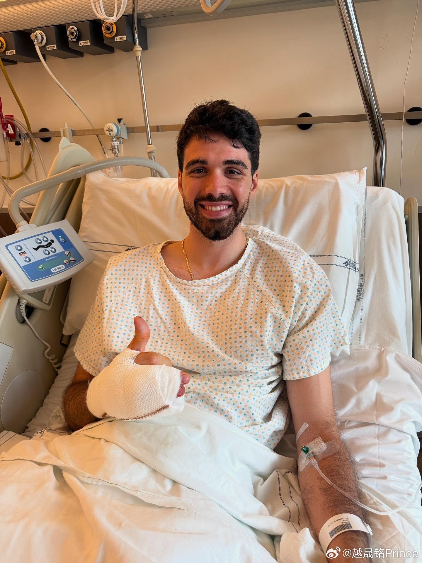 🔵⚪️ 丹尼尔·拉维亚在八月份的训练中手部受伤，需要再次接受手术。据采访报道，