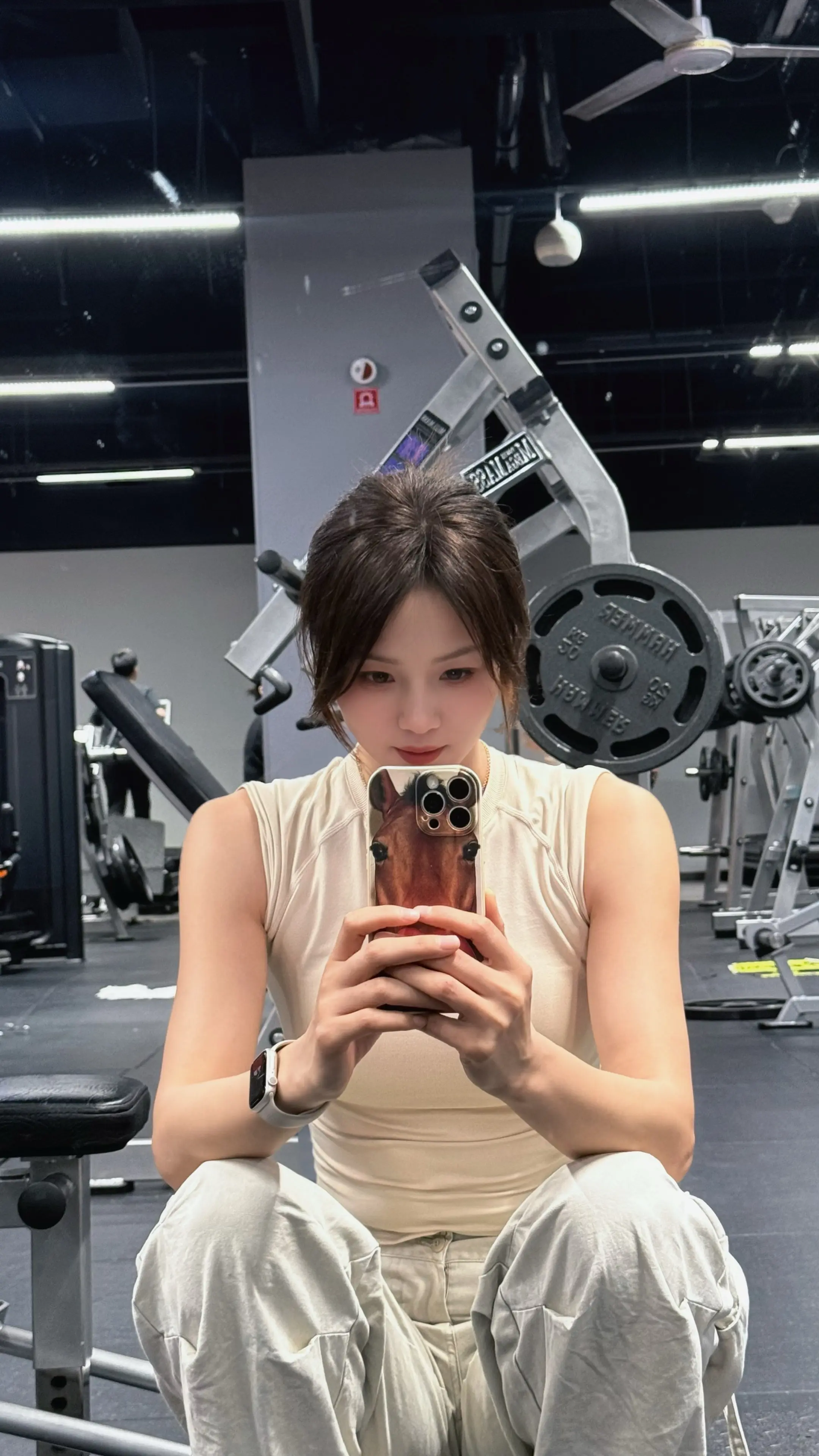 毫无训练痕迹的自律 宽肩窄腰 薄肌