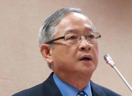 台湾知名人士林郁方表示，我实在看不懂大陆造那么多武器装备，造那么多航母干什么，还