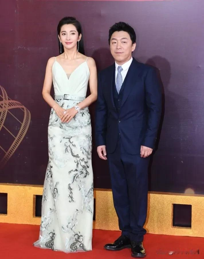 黄渤虽然个子不高，其貌不扬，但总有一种独特的魅力吸引着人，到底是什么呢？#黄渤#