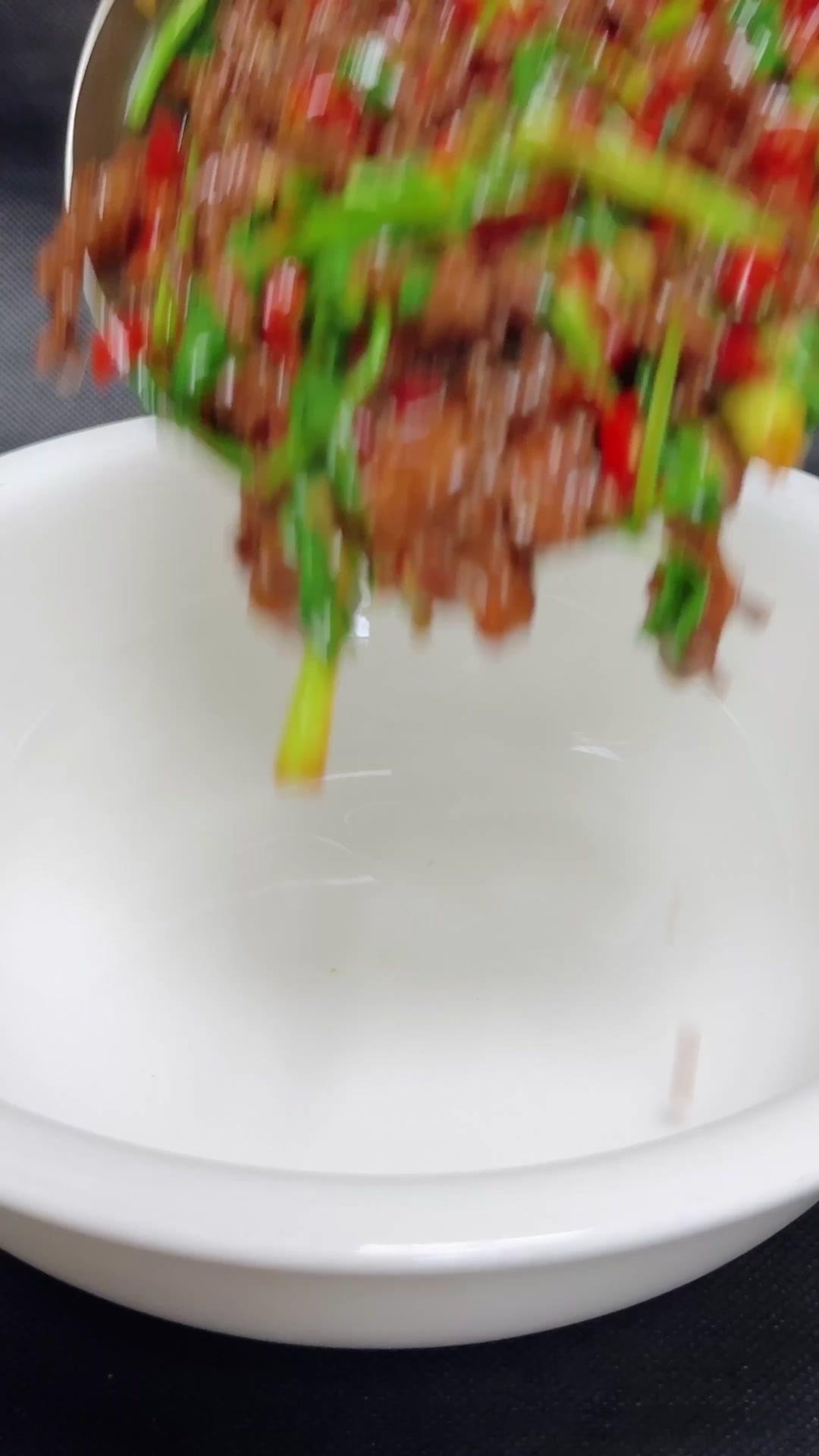 🥩今天的牛肉，炒了1800多份才找到它，鲜嫩入味，好吃又下饭的技巧。

1️⃣