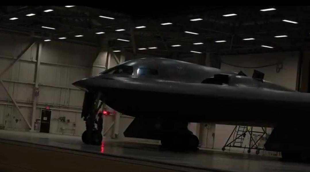 新闻快讯——美国中央司令部：美军B-2轰炸机昨夜使用2000磅炸弹袭击了伊朗导弹