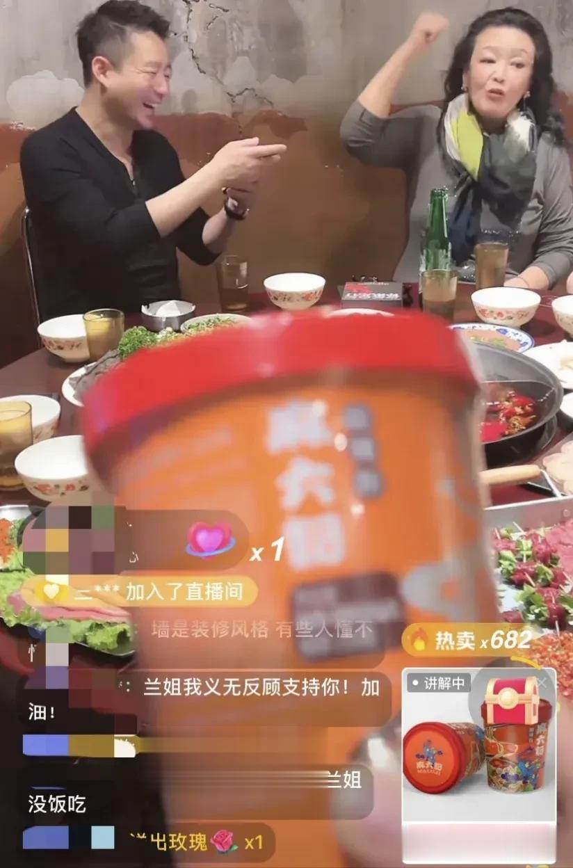 感觉现在的名人赚钱都挺容易挺的，例如汪小菲和张兰，他们吃着饭喝着小酒就把钱赚了，
