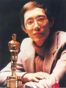 1988年4月11日，中国青年作曲家‌苏聪‌凭借为电影《末代皇帝》创作的配乐，获