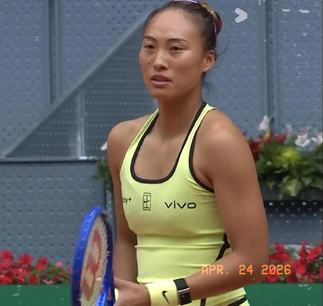 马德里WTA1000女单第二轮
郑钦文 VS肯宁赛况速递：
第一盘：郑钦文先发，