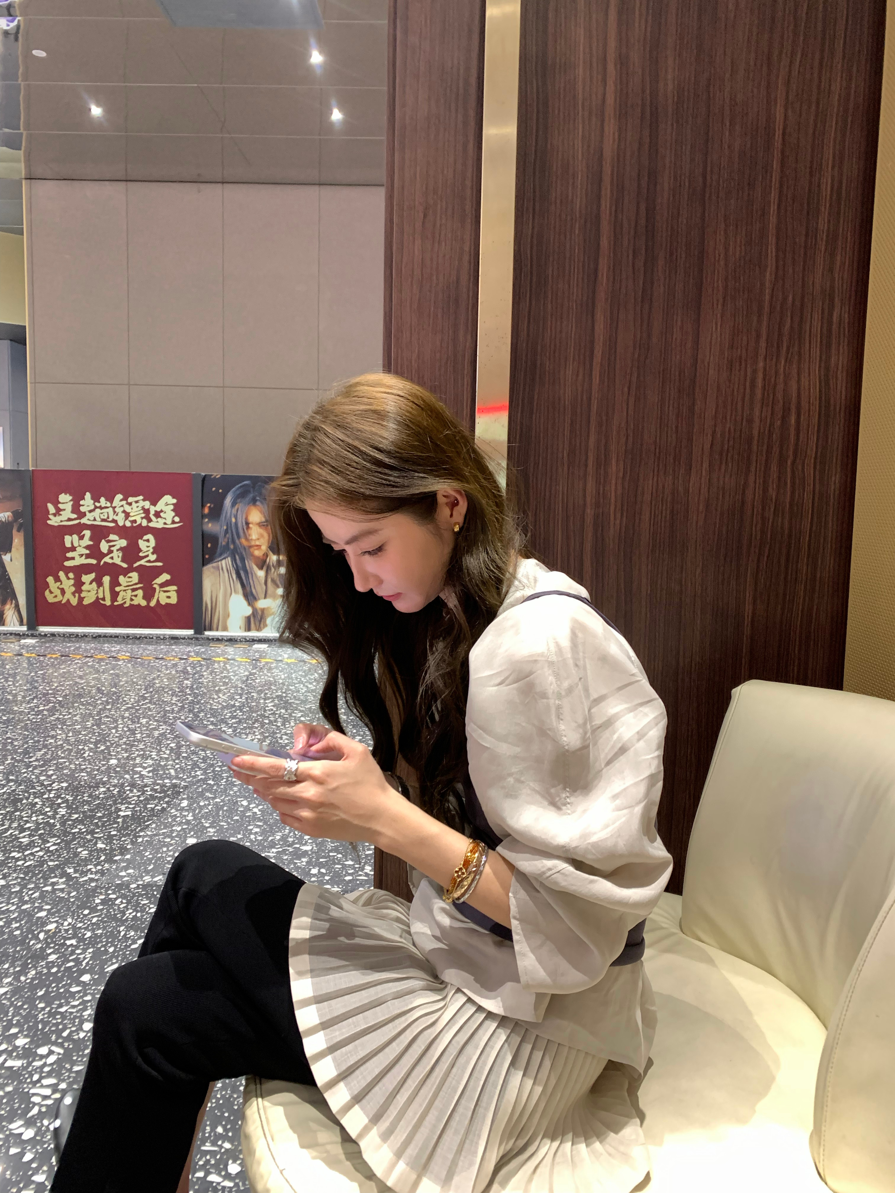 这套等下 桃子也给大家上一下 已经出货了 而且这个dg很难求 大家喜欢可以去拍背