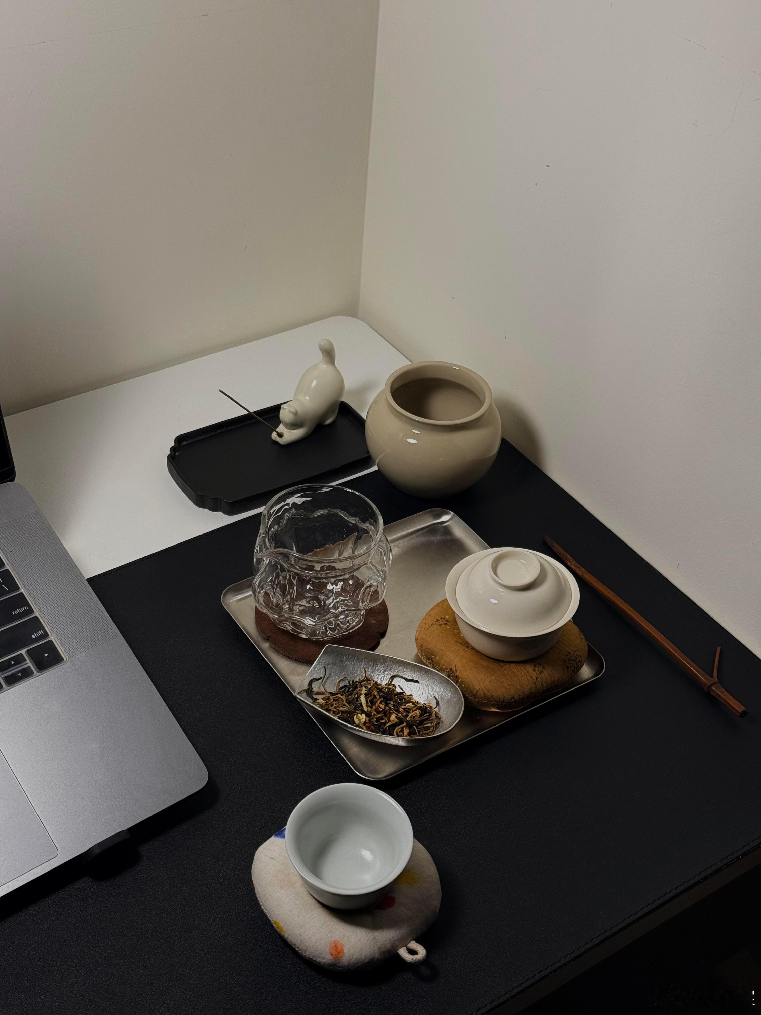 下班后的茶桌，是我的精神充电站。 ​​​
