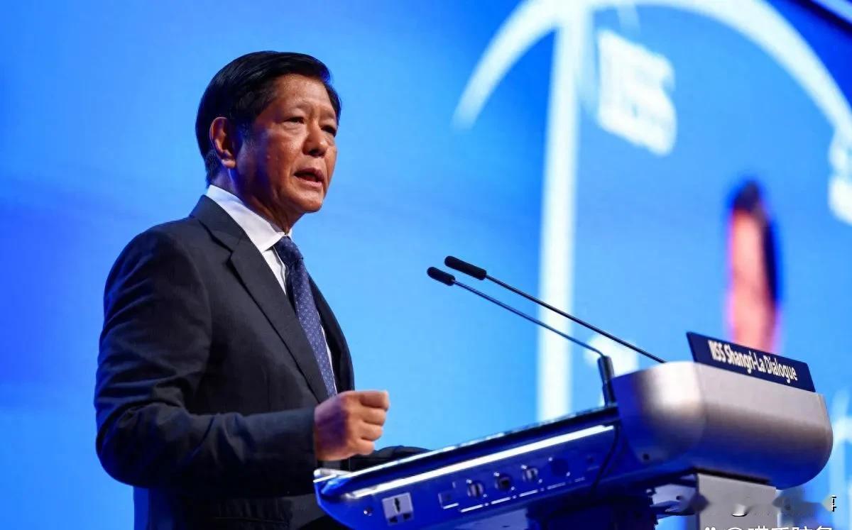 小马科斯不提美国讲不出话？
25分钟的演讲。
11次提到美国。
小马科斯有如神助