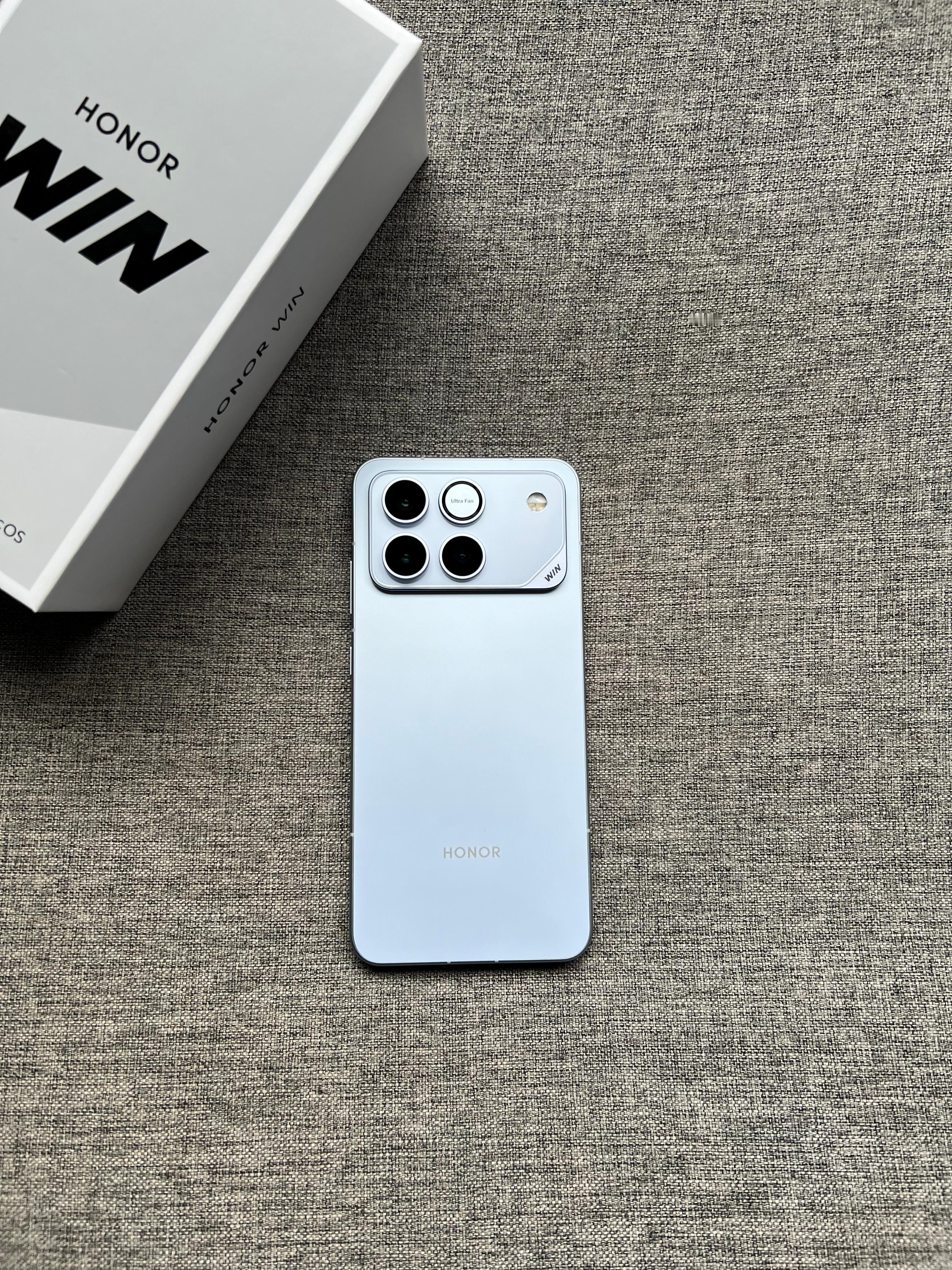 荣耀Win 16+512G 不怕蓝，完美成色，盒子配件全套，附带权益（1年后盖宝