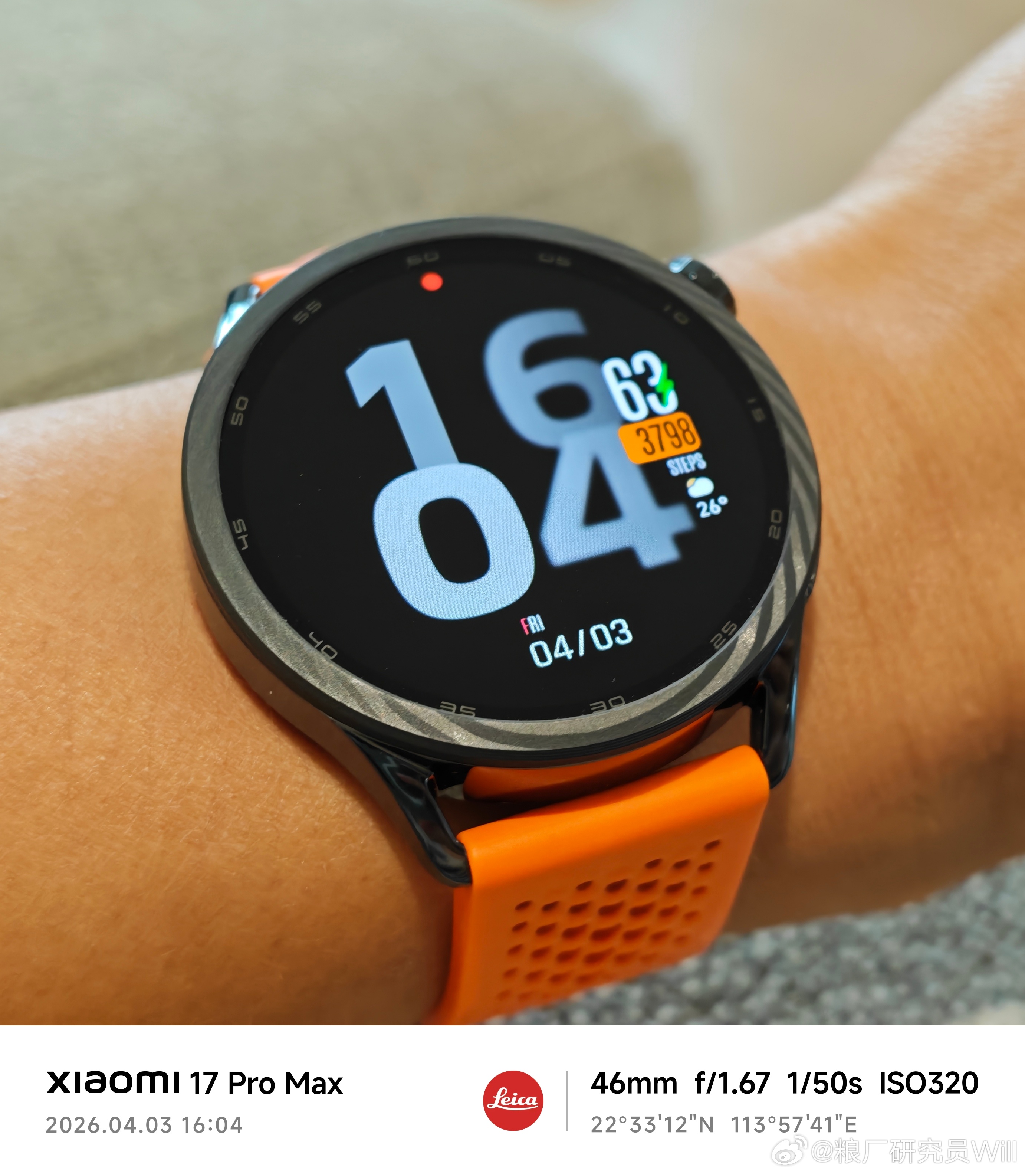 新款的小米手表S5颜值还是挺能打的，特别是换一个表带，更搭了。小米科技